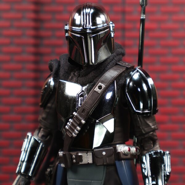 Mafex 256 Star Wars The Mandalorian & Grogu Chrome Version